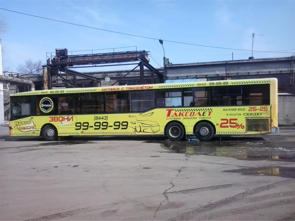 Реклама такси на автобусе в Волжском и Волгограде